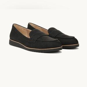 NWT LifeStride Zee Women's Slip-on Loafers
LifeStride, Size 7 Wide, Black
